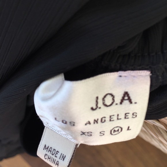 J.O.A. Black sleeveless keyhole ruffle dress - Picture 3 of 3